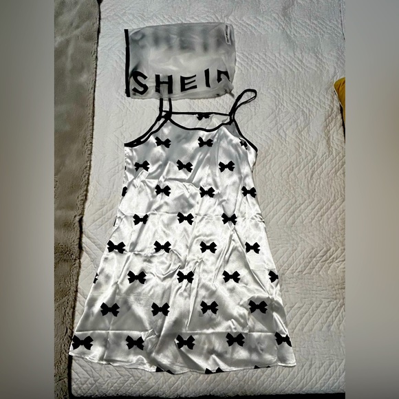 SHEIN nightie, satin, black and white size large, new - Picture 1 of 3
